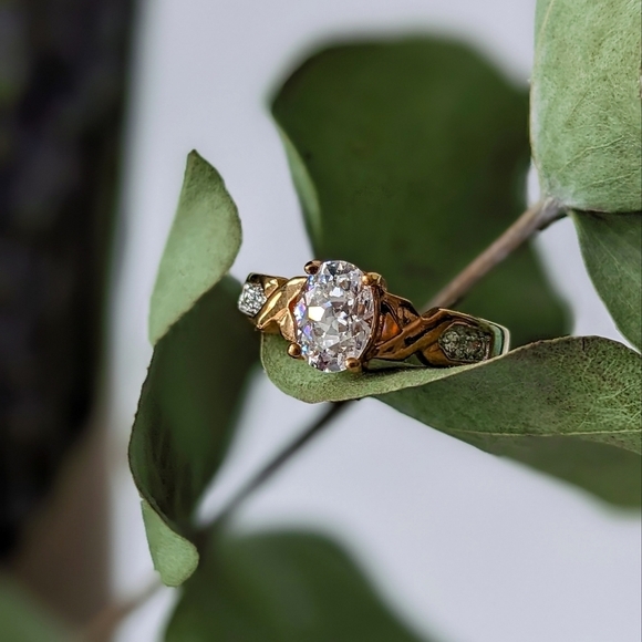 Oval Austrian Crystal Vintage Ring in Double Gold Coated Setting - Picture 2 of 8